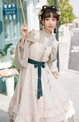 Chinese fashion brand: Lolita Dress based on Hanbok is written as kind of  Qilolita, which means Chinese style Lolita. : r/China